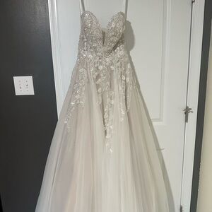 Stunning wedding dress